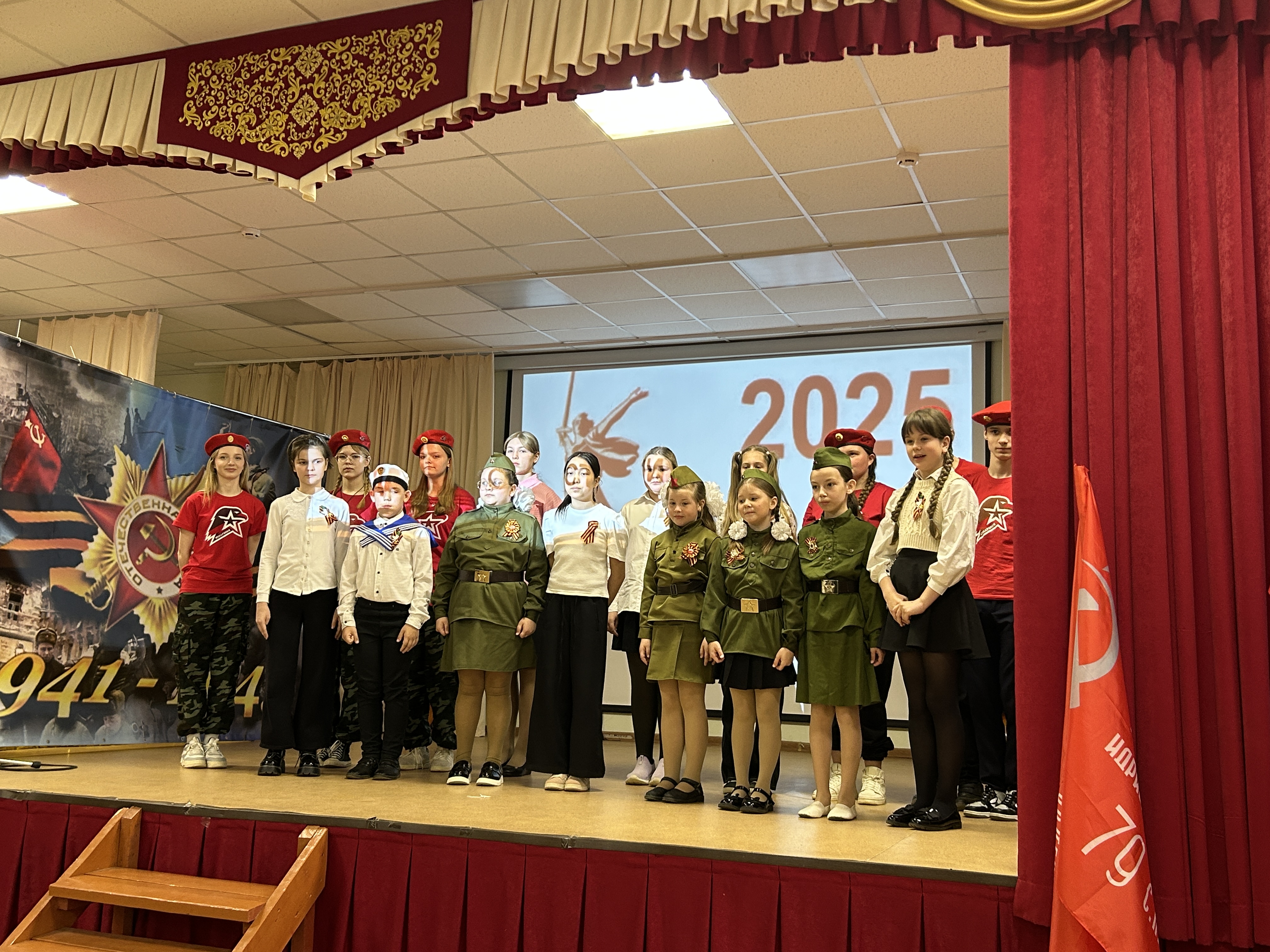 Была весна - весна Победы.