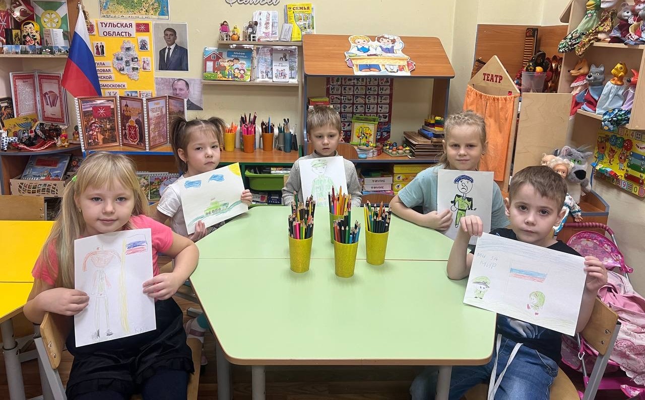 Приняли участие в акции «Поздравляем солдат!», приуроченной ко Дню защитника Отечества.