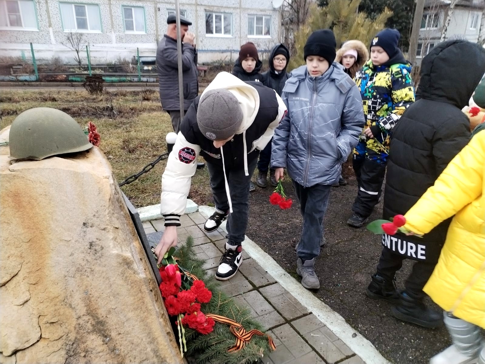 «Диктор сообщил, что блокада Ленинграда полностью снята, что мы, Ленинградцы, больше не будем слышать этих ненавистных обстрелов».