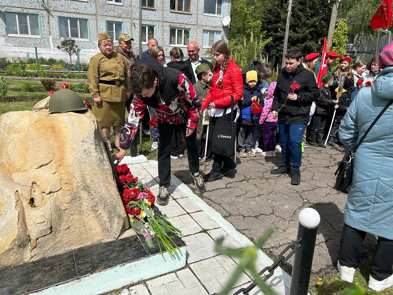 Митинг у памятного знака, посвященного жителям села Ильинка - участникам Великой Отечественной войны.